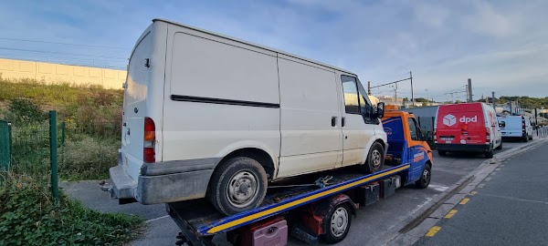 Utilitaire chargé pour enlèvement